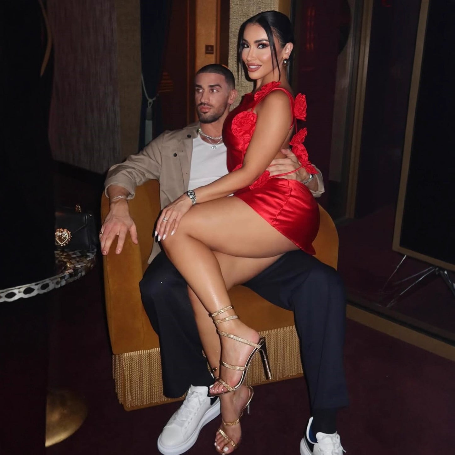 Pure desire three-dimensional flower decoration sleeveless hip hugging skirt